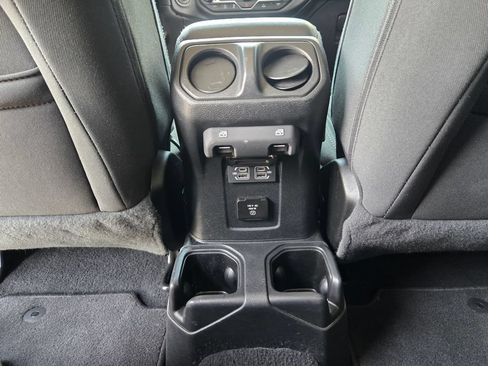 Used 2021 Jeep Gladiator Overland AWD/4WD image 39