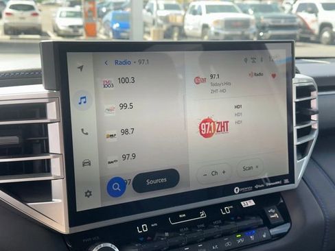 Used 2024 Toyota Sequoia Platinum AWD/4WD image 8