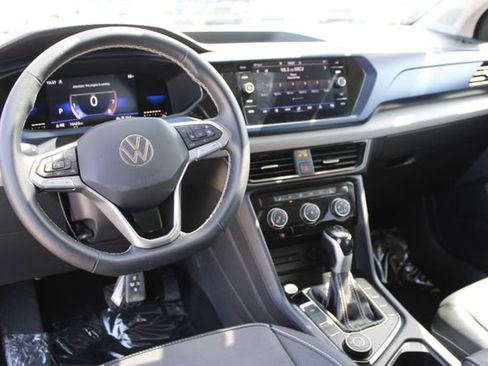 Used 2023 Volkswagen Taos SE AWD/4WD image 14