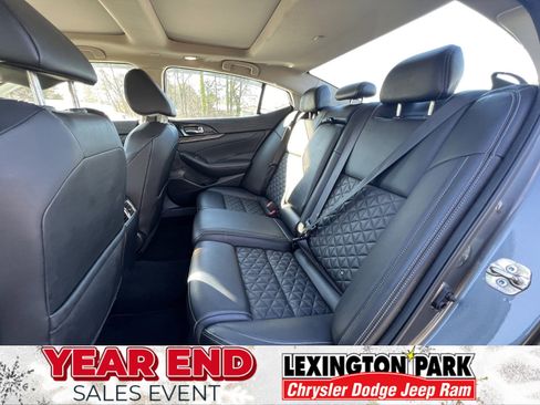 Used 2017 Nissan Maxima Platinum w/ Medallion Package image 11