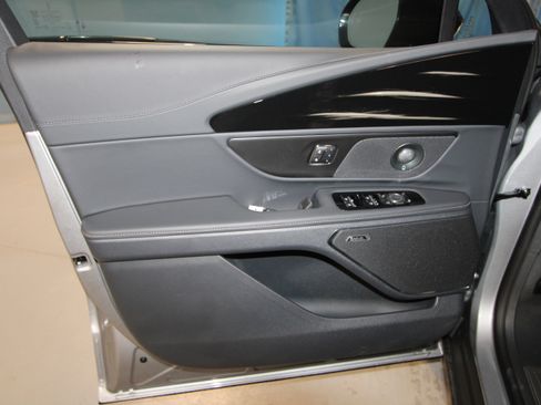 New 2026 Lincoln Nautilus Reserve w/ Jet Appearance Package image 4