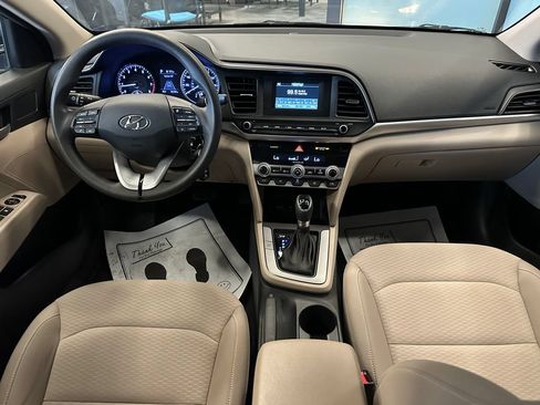 Used 2020 Hyundai Elantra SE FWD image 9