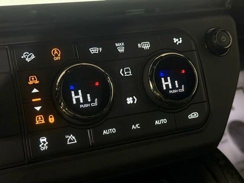 New 2026 Land Rover Defender 110 OCTA image 36