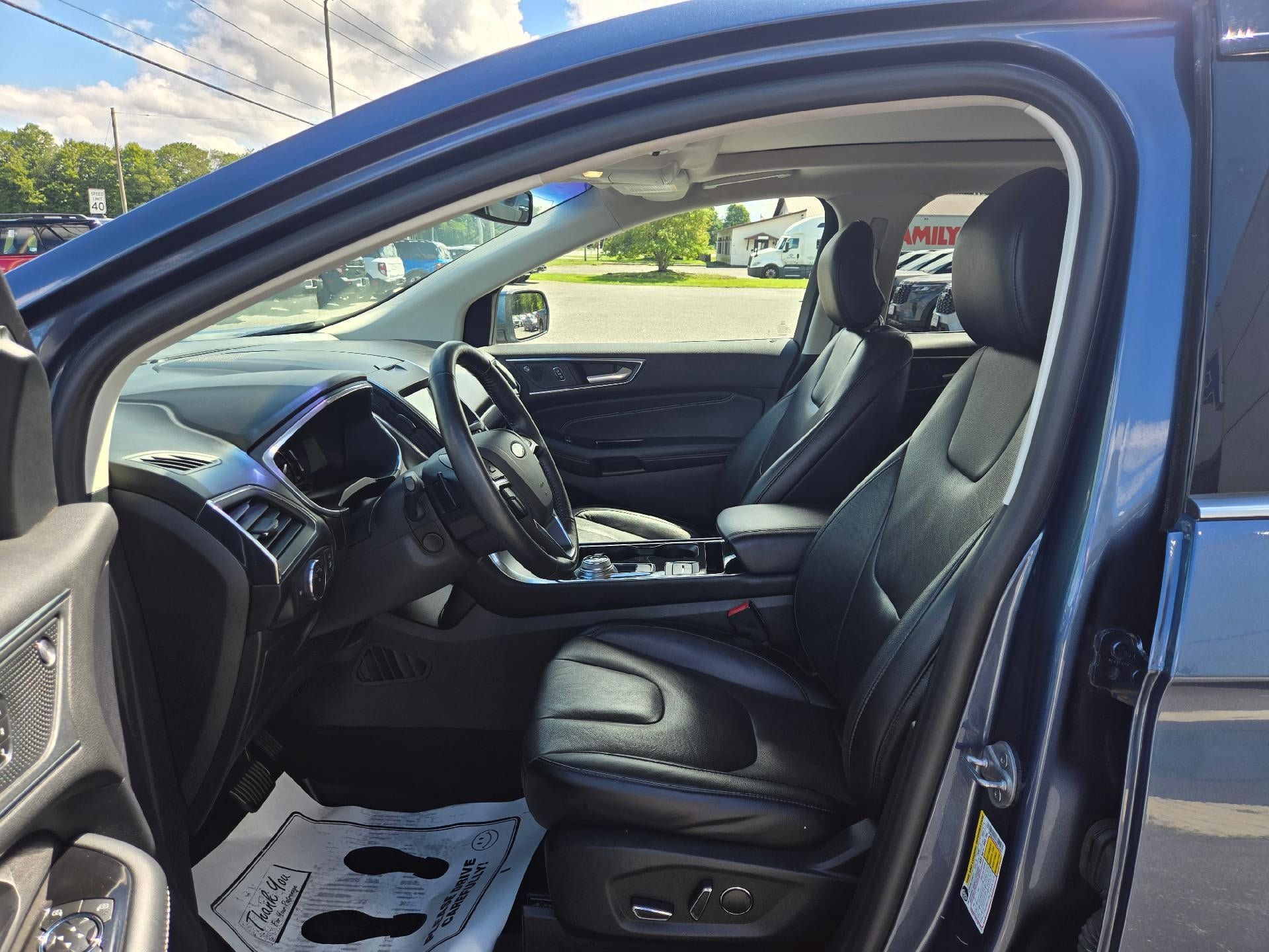 Used 2019 Ford Edge Titanium w/ Equipment Group 301A AWD/4WD image 9