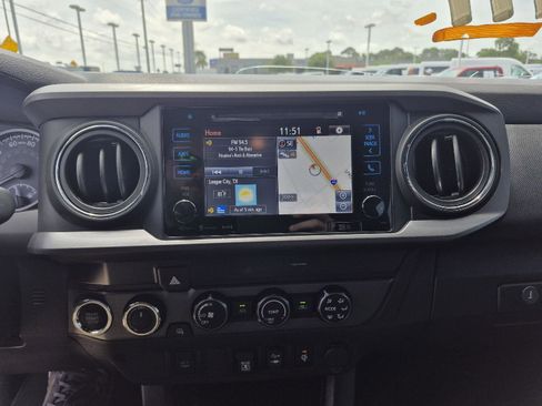 Used 2019 Toyota Tacoma TRD Off-Road AWD/4WD image 3