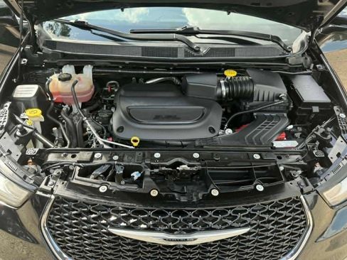 Used 2022 Chrysler Pacifica Touring-L FWD image 33