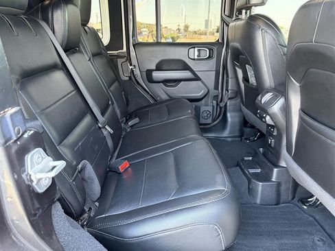Used 2020 Jeep Wrangler Unlimited Sahara AWD/4WD image 28