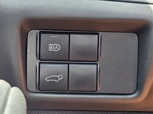 Used 2021 Toyota Highlander LE FWD image 13