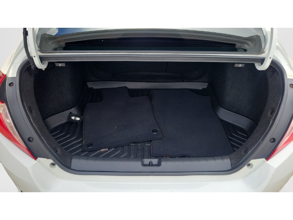 Used 2018 Honda Civic Touring image 9