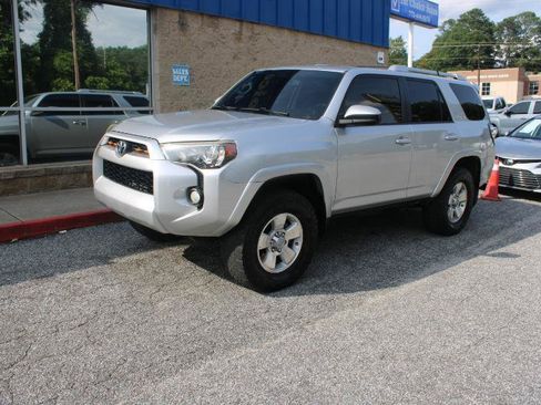 Used 2015 Toyota 4Runner SR5 RWD image 3