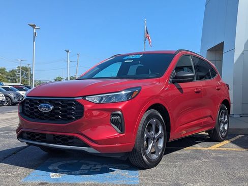 Used 2023 Ford Escape ST-Line w/ Tech Pack #1 AWD/4WD image 7