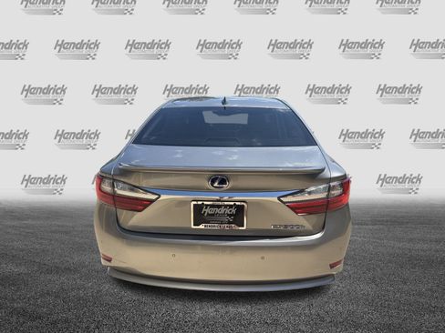 Used 2017 Lexus ES 300h w/ Luxury Package FWD image 9