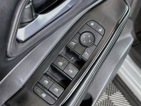 Used 2025 Nissan Rogue SV FWD image 15