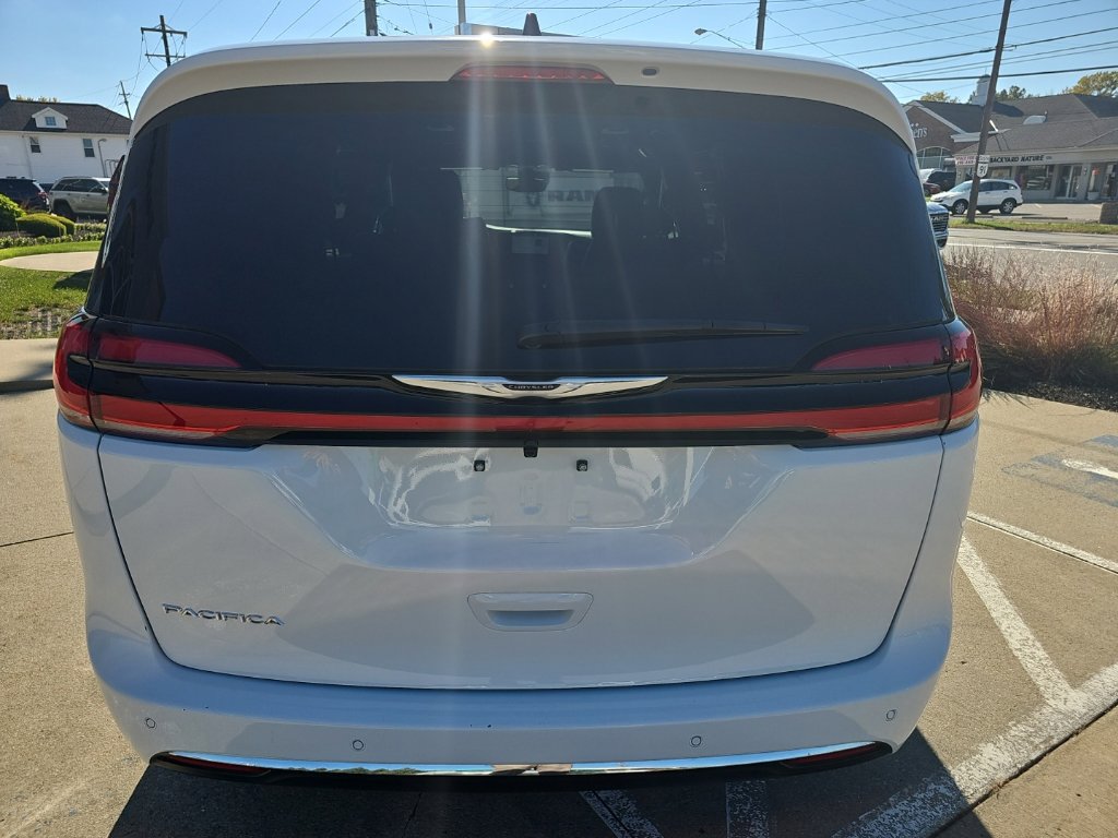 Certified 2026 Chrysler Pacifica Select FWD image 11