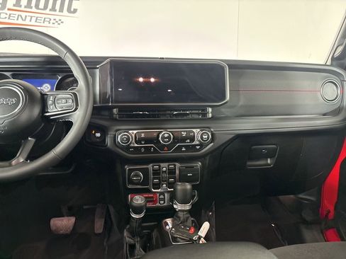 Used 2025 Jeep Wrangler Unlimited Rubicon AWD/4WD image 20