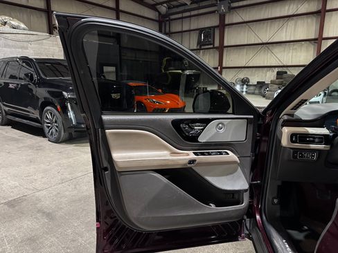Used 2020 Lincoln Aviator Reserve w/ Equipment Group 202A AWD/4WD image 10