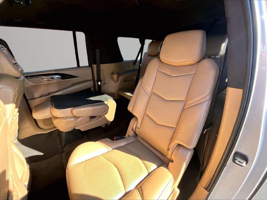 Used 2018 Cadillac Escalade ESV Platinum AWD/4WD image 24