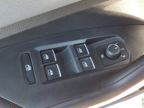 Certified 2025 Volkswagen Jetta SE FWD image 18