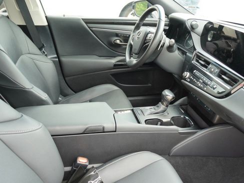 Used 2024 Lexus ES 350 w/ Premium Package FWD image 8