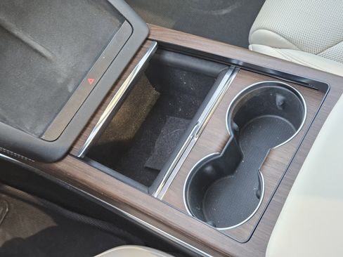 Used 2022 Tesla Model S image 22