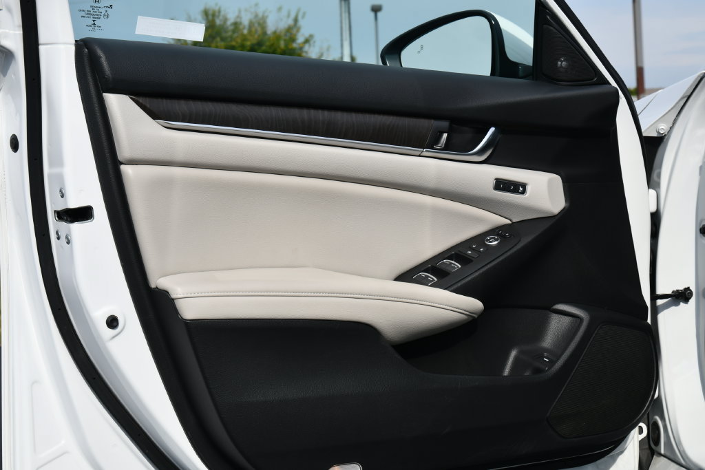 Used 2021 Honda Accord Touring image 13
