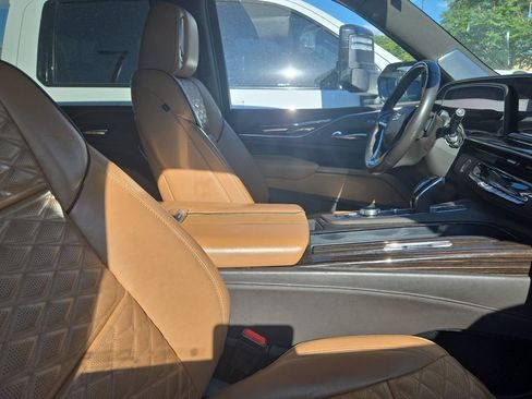 Used 2022 Cadillac Escalade ESV Sport w/ Touring Package AWD/4WD image 4