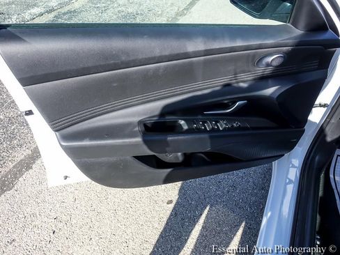 Used 2025 Hyundai Elantra Limited FWD image 23