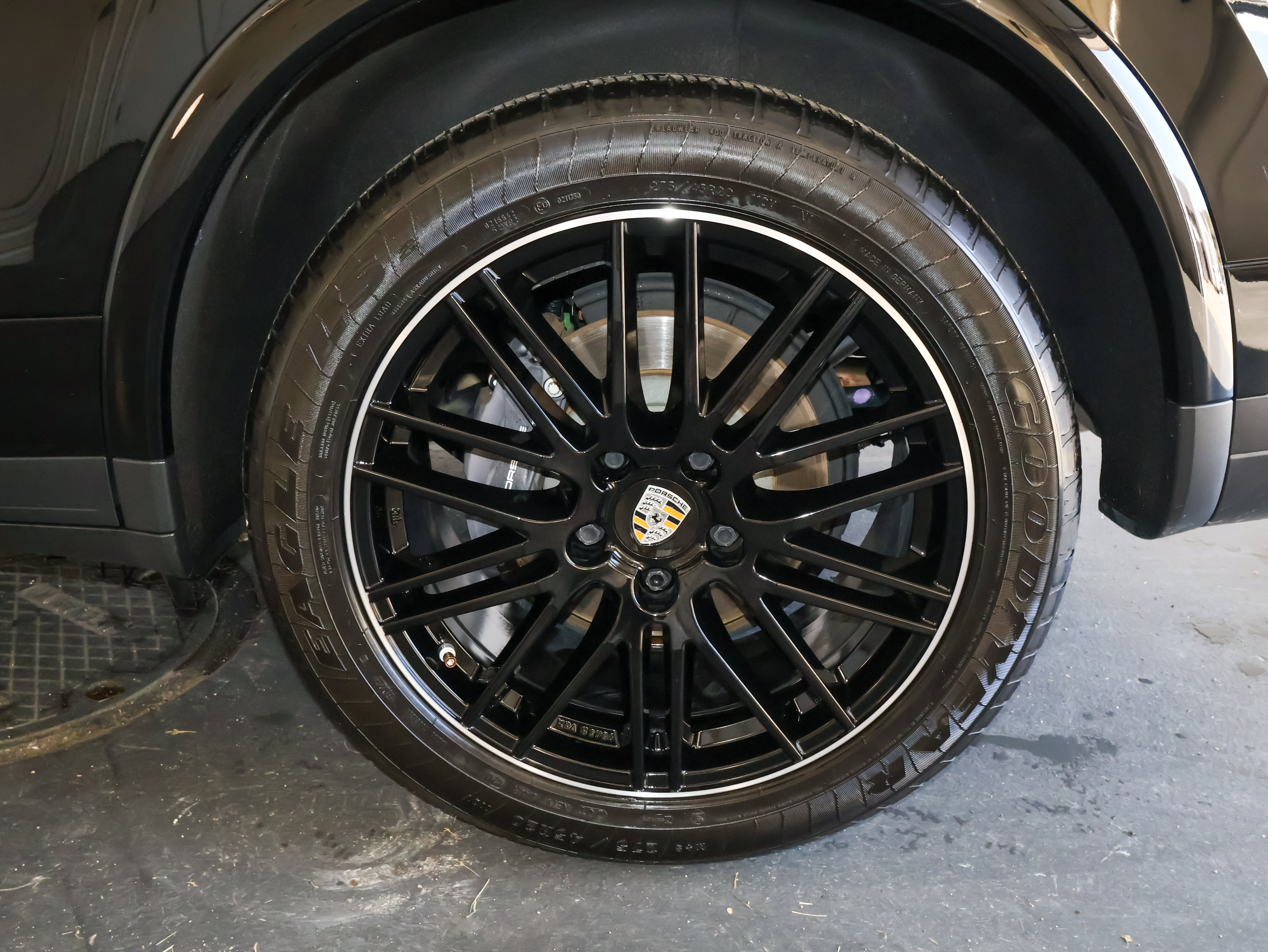 Used 2018 Porsche Cayenne Platinum Edition AWD/4WD image 29