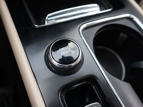 Used 2021 Lincoln Corsair AWD w/ Premium Package image 17