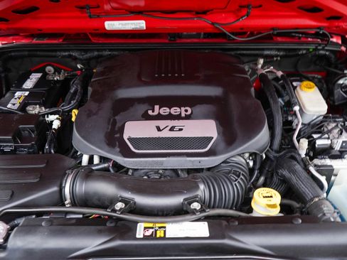 Used 2015 Jeep Wrangler Unlimited Sport w/ Quick Order Package 24S AWD/4WD image 28