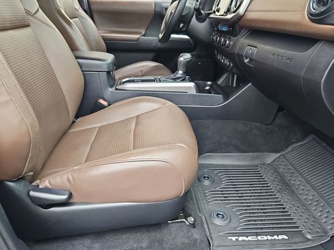 Used 2018 Toyota Tacoma Limited AWD/4WD image 22