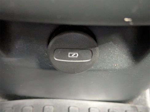 Certified 2023 Volvo XC90 B6 Plus w/ Protection Package Premier image 18