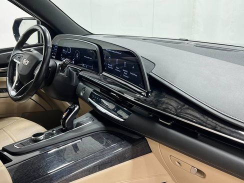 Used 2021 Cadillac Escalade Premium Luxury AWD/4WD image 21