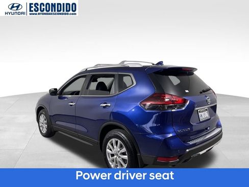 Used 2019 Nissan Rogue SV image 3
