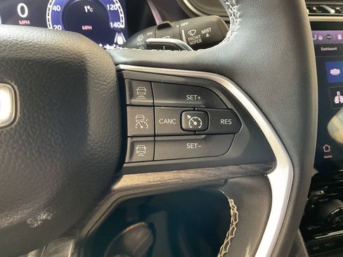 Used 2024 Jeep Grand Cherokee L Limited w/ Luxury Tech Group II image 22