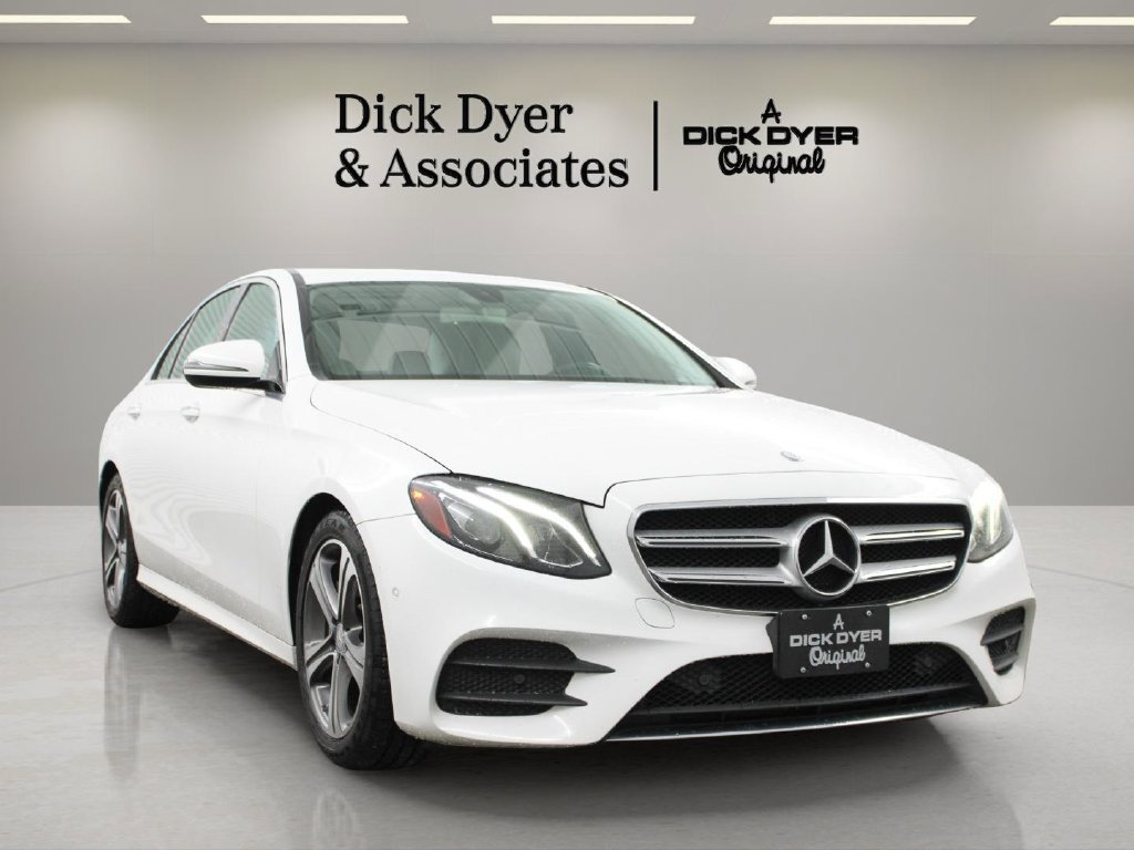 Used 2017 Mercedes-Benz E 300 4MATIC image 3