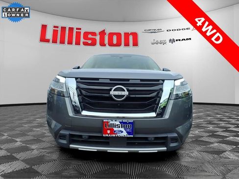 Used 2023 Nissan Pathfinder SL image 2