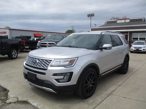 Used 2017 Ford Explorer Platinum AWD/4WD image 2