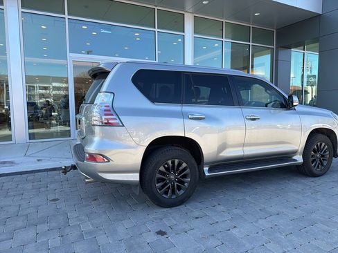 Used 2020 Lexus GX 460 Premium w/ Premium Package image 16