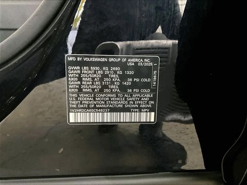 Used 2025 Volkswagen Atlas SE w/ Black Wheel Package image 32