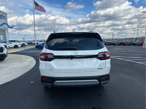 New 2025 Honda Pilot Touring image 7