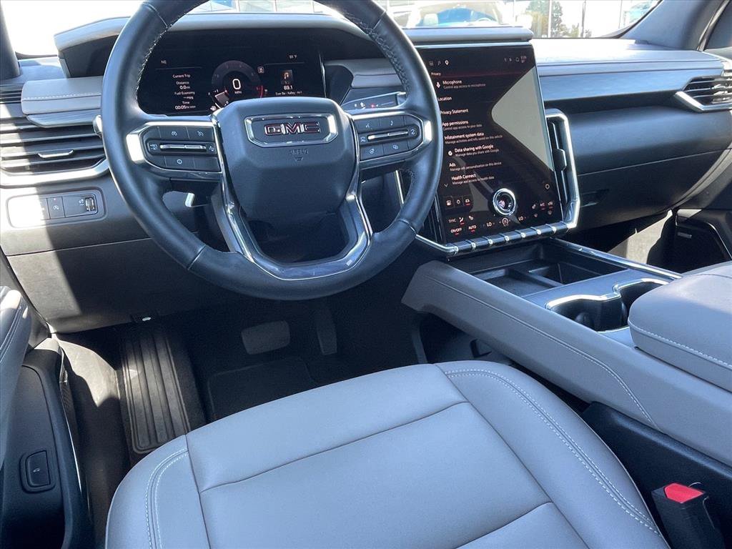 Used 2026 GMC Acadia Elevation w/ Elevation Premium Package FWD image 9
