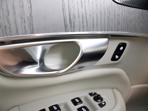 New 2025 Volvo XC90 T8 Plus w/ Protection Package Premier image 22