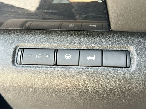 Used 2026 Nissan Pathfinder SV w/ SV Premium Package AWD/4WD image 15