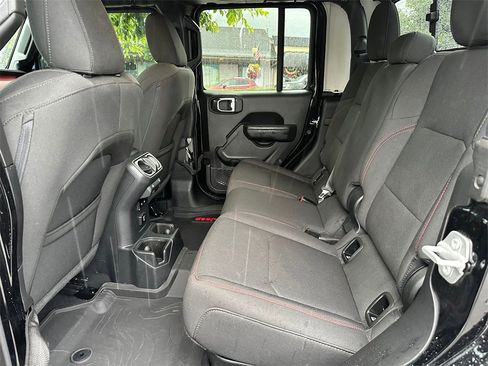 Used 2023 Jeep Gladiator Rubicon w/ Cold Weather Group image 17