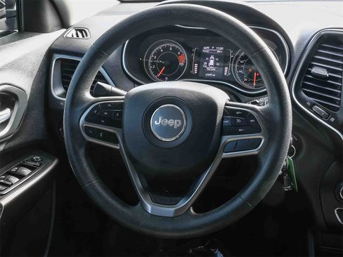 Used 2019 Jeep Cherokee Latitude w/ Popular Appearance Group image 16