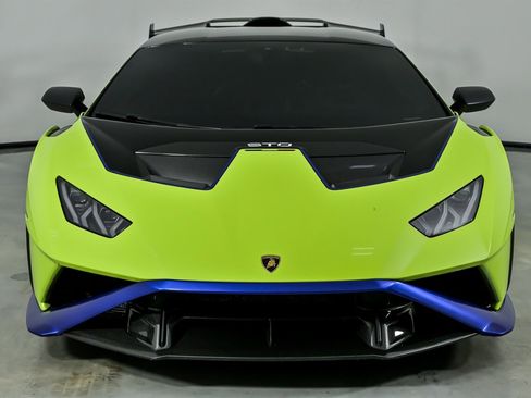 Used 2022 Lamborghini Huracan STO image 5