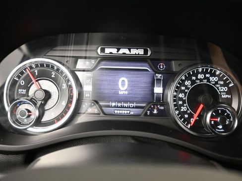 Used 2022 RAM 2500 Big Horn w/ Level C Equiment Group AWD/4WD image 16