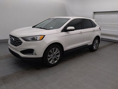 Used 2019 Ford Edge Titanium image 2