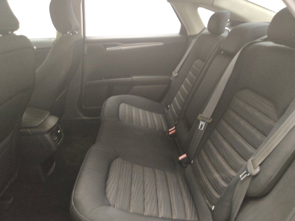 Used 2016 Ford Fusion SE FWD image 18